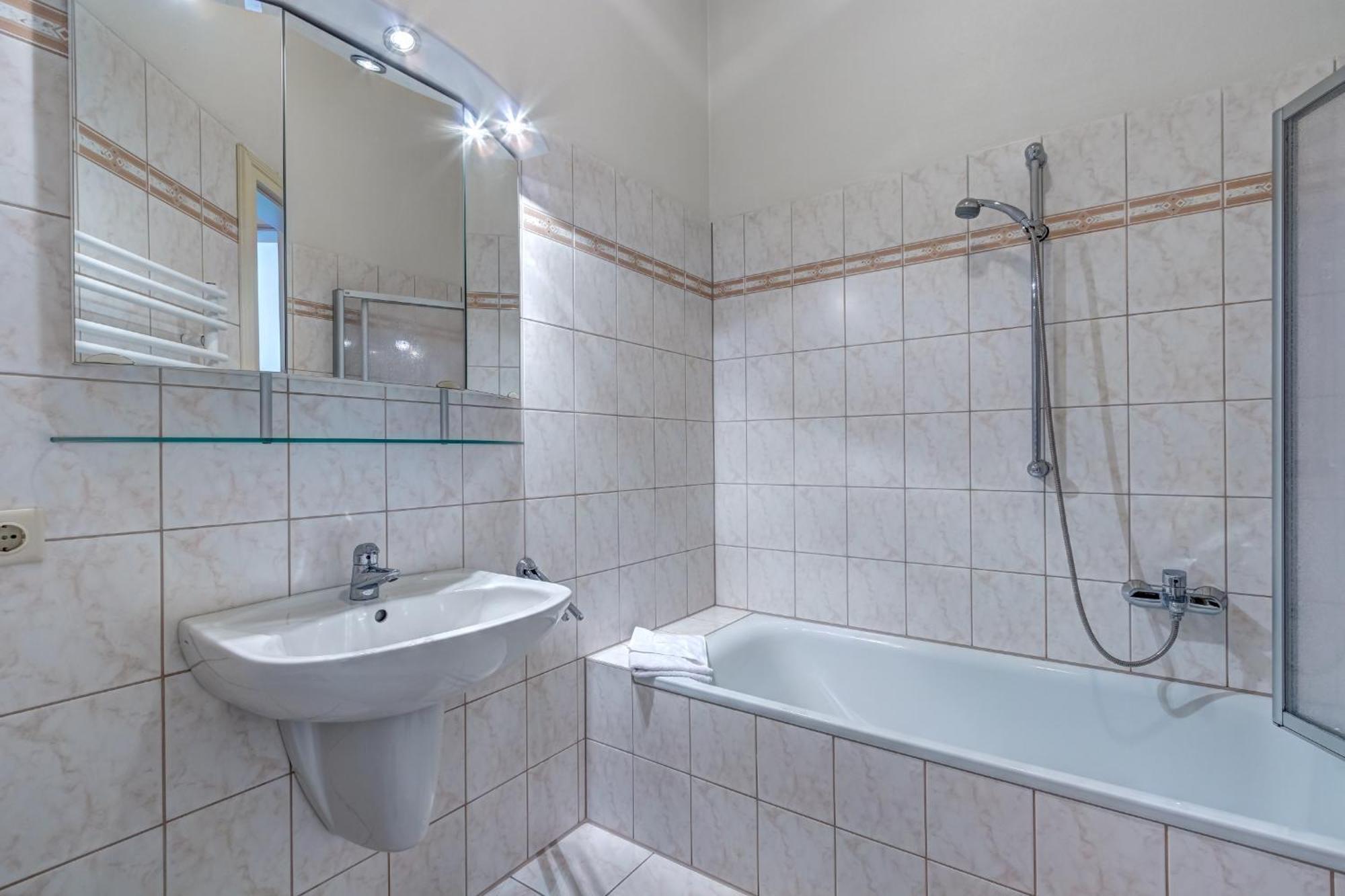 Villa Ahlbeck - Ferienwohnung Kuehlungsborn Heringsdorf Zewnętrze zdjęcie